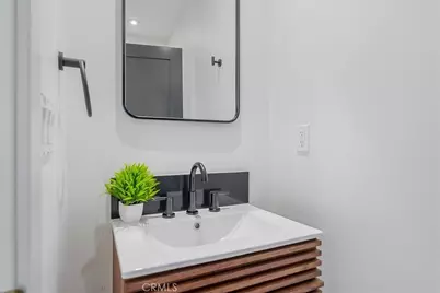 584 N Plymouth Boulevard, Los Angeles, CA 90004 - Photo 20