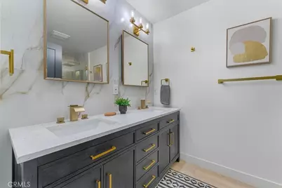584 N Plymouth Boulevard, Los Angeles, CA 90004 - Photo 30