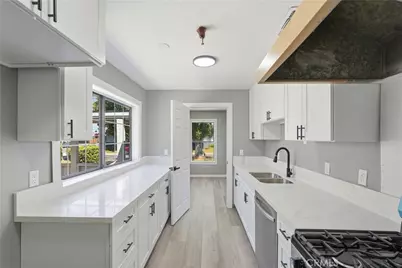 1002 Lochbrae Rd, Sacramento, CA 95815 - Photo 8