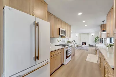 17392 Lido, Huntington Beach, CA 92647 - Photo 12