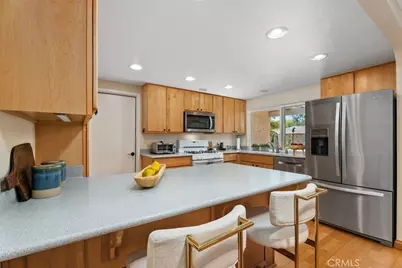 17261 Citron, Irvine, CA 92612 - Photo 12