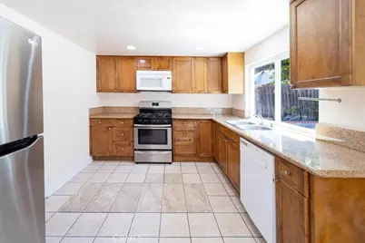 835 Raintree Place, Vista, CA 92084 - Photo 8