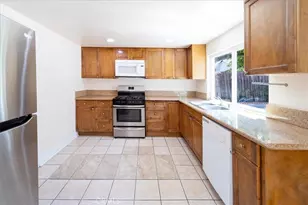 835 Raintree Pl, Vista, CA 92084 - Photo 8