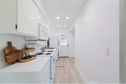 19760 Kingswood, Huntington Beach, CA 92646 - Photo 12