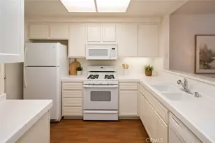 707 Solvay Aisle, Irvine, CA 92606 - Photo 4