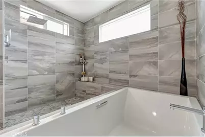 2105 Two Harbors Circle, Costa Mesa, CA 92627 - Photo 44