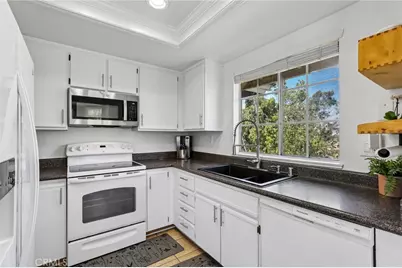 15 Via Hermosa, Rancho Santa Margarita, CA 92688 - Photo 2