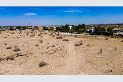 9690 Barcelona Avenue, Adelanto, CA 92301 - Photo 36