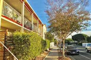 2302 Oak St, Santa Monica, CA 90405 - Photo 2
