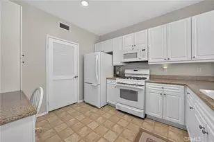 3273 Watermarke Pl, Irvine, CA 92612 - Photo 16