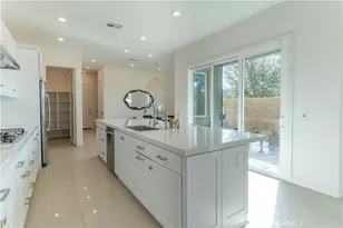 301 Baluster, Irvine, CA 92618 - Photo 4