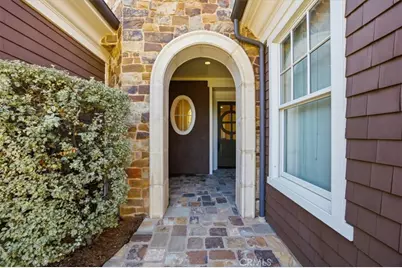 17351 Sagatuck Lane, Huntington Beach, CA 92649 - Photo 2