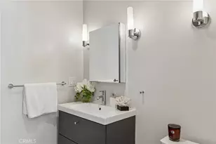 230 S Lucerne Blvd, Los Angeles, CA 90004 - Photo 16