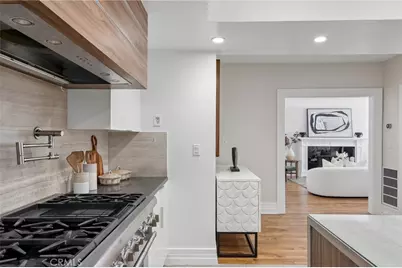 230 S Lucerne Boulevard, Los Angeles, CA 90004 - Photo 12