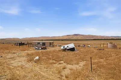 13385 Hawthorne, Lost Hills, CA 93249 - Photo 14