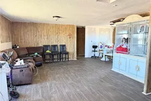 9589 Paramount, Phelan, CA 92371 - Photo 10