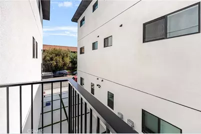 441 N Harvard Boulevard, Los Angeles, CA 90004 - Photo 36