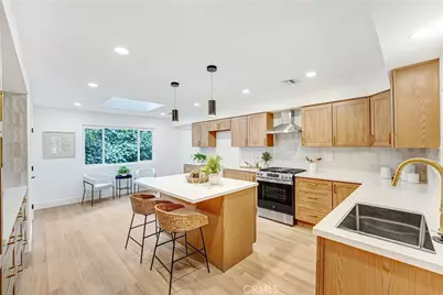22323 Miranda Street, Woodland Hills, CA 91367 - Photo 2