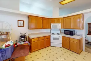 913 Ironwood Ln, Fountain Valley, CA 92708 - Photo 2