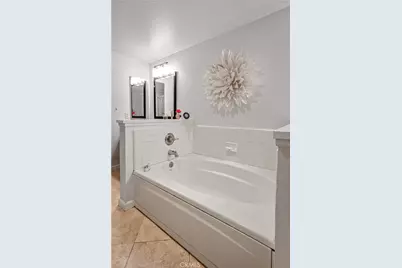 201 E Angeleno #105, Burbank, CA 91502 - Photo 28