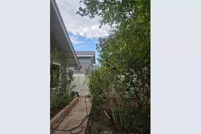 25255 Avenida Dorena, Newhall, CA 91321 - Photo 14