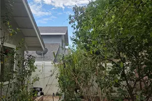 25255 Avenida Dorena, Newhall, CA 91321 - Photo 16