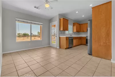 13473 Rochester, Phelan, CA 92371 - Photo 6