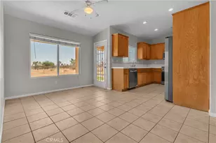 13473 Rochester, Phelan, CA 92371 - Photo 6