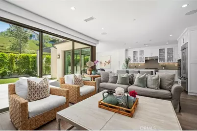 100 Della, Irvine, CA 92602 - Photo 2