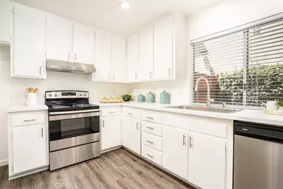 18092 Westlake Cir, Huntington Beach, CA 92648 - Photo 10