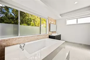 12148 Travis, Los Angeles, CA 90049 - Photo 38