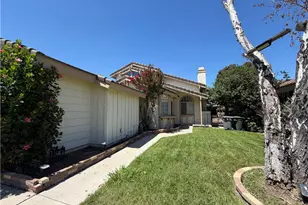 30612 Hollyberry Ln, Temecula, CA 92591 - Photo 2