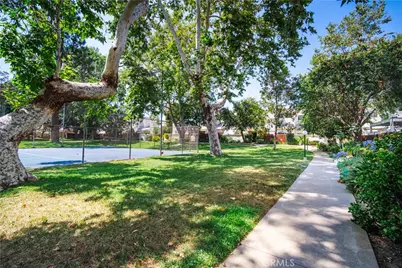 8851 Independence Avenue #Apt 33, Los Angeles, CA 91304 - Photo 2