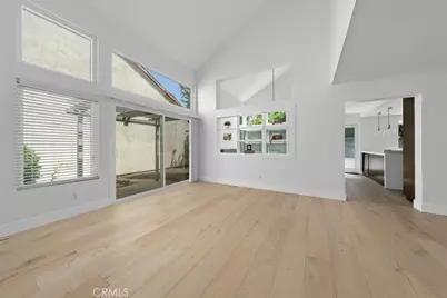 27 Almeria, Irvine, CA 92614 - Photo 4