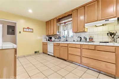 1429 Kellogg Avenue, Corona, CA 92879 - Photo 8