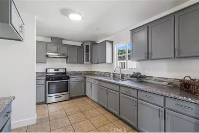 330 E 101st Street, Los Angeles, CA 90003 - Photo 4
