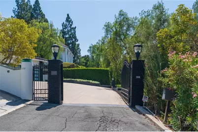 2809 N Colorado Lane, Orange, CA 92867 - Photo 2