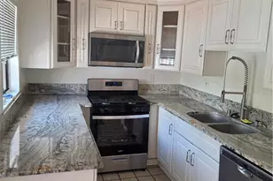 2212 Laurel, Newport Beach, CA 92663 - Photo 14