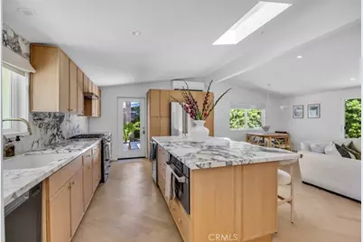 268 E Bay Street, Costa Mesa, CA 92627 - Photo 2