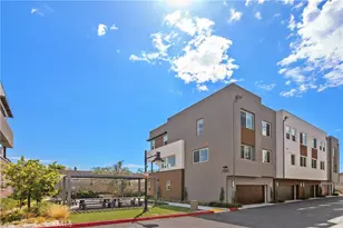 651 S Lyon St, Santa Ana, CA 92701 - Photo 1