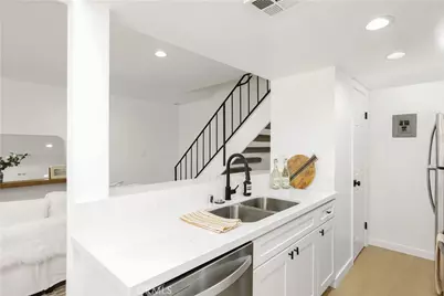 16635 Viewpoint #11B, Huntington Beach, CA 92647 - Photo 4