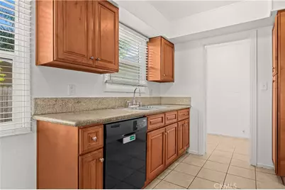 7557 Toyon Avenue, Fontana, CA 92336 - Photo 10