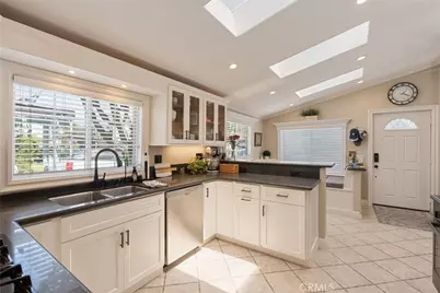 711 Huntington, Huntington Beach, CA 92648 - Photo 10