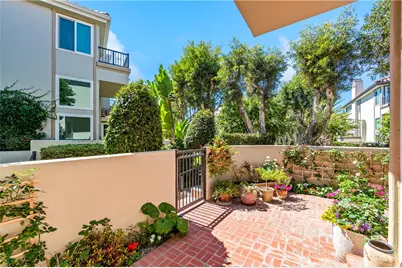 19401 Merion Circle, Huntington Beach, CA 92648 - Photo 2
