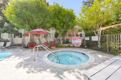 6540 Hayvenhurst Avenue #35, Lake Balboa, CA 91406 - Photo 20