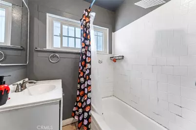 907 E 109th, Los Angeles, CA 90059 - Photo 24