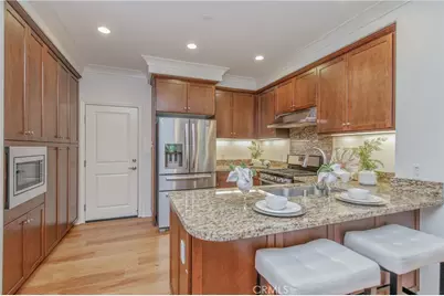 98 Overbrook, Irvine, CA 92620 - Photo 4