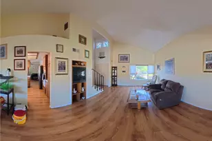 14806 Begonias Ln, Canyon Country, CA 91387 - Photo 6