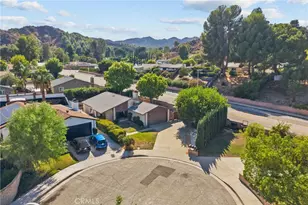 28018 Banjo Cir, Castaic, CA 91384 - Photo 4