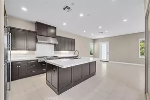 128 Character, Irvine, CA 92618 - Photo 12
